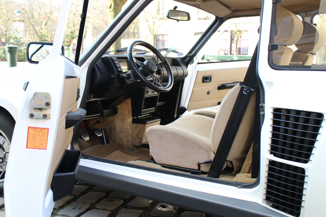 Renault 5 Turbo 2 - Image 15 of 28