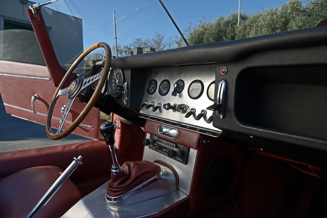Jaguar E-Type Series 1 - Image 10 of 31