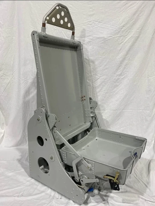 Parts & Memorabilia Seats & Interior - Image 3 of 10