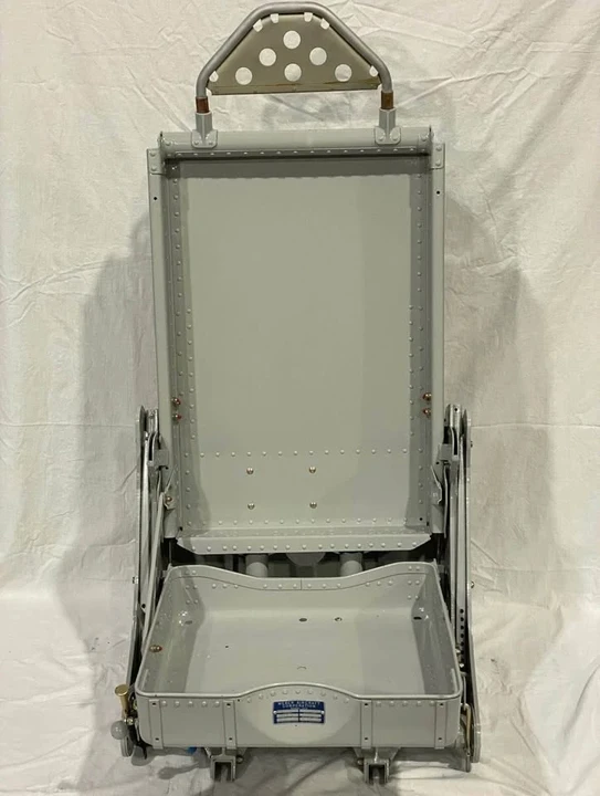 Parts & Memorabilia Seats & Interior - Image 2 of 10