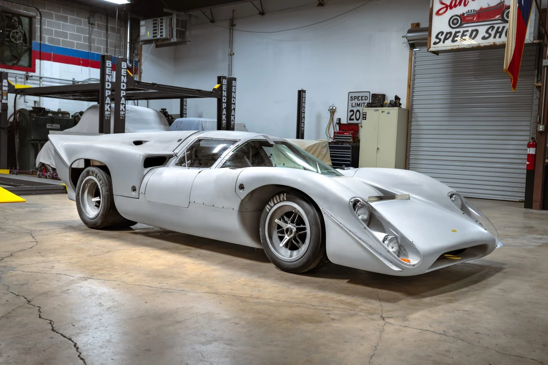 Lola T70 - Image 2 of 31