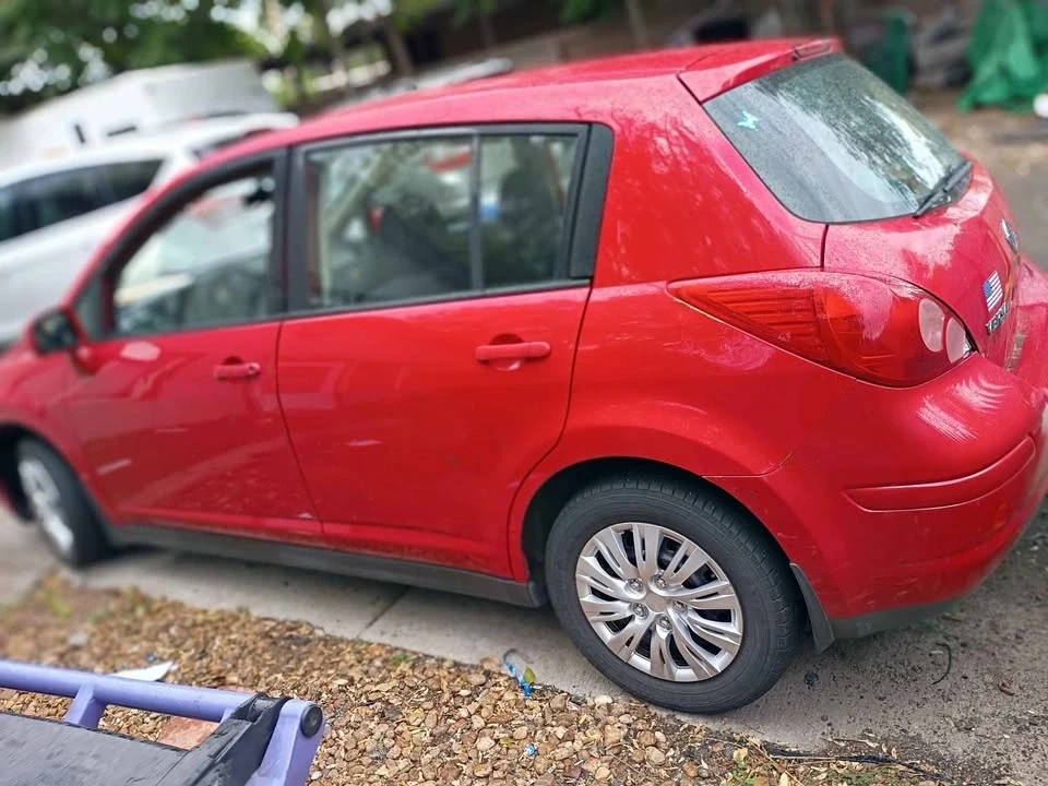 2008 Nissan Versa - Image 2 of 3