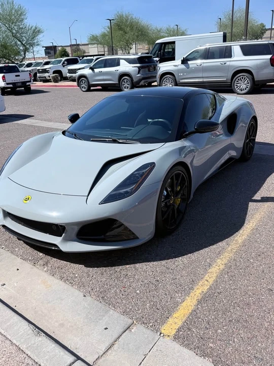 Lotus Emira - Image 3 of 6