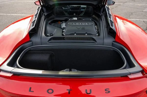 2024 Lotus Emira - Image 18 of 20