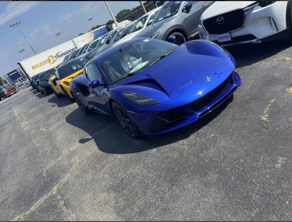Lotus Emira - Image 3 of 3