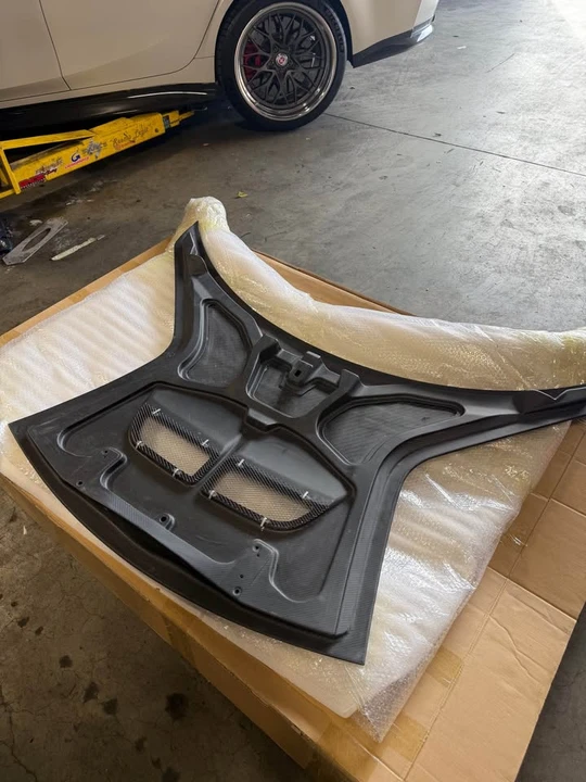 Lotus Emira - Image 3 of 7
