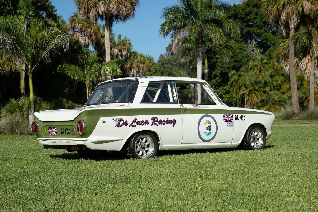 Ford Cortina - Image 13 of 31