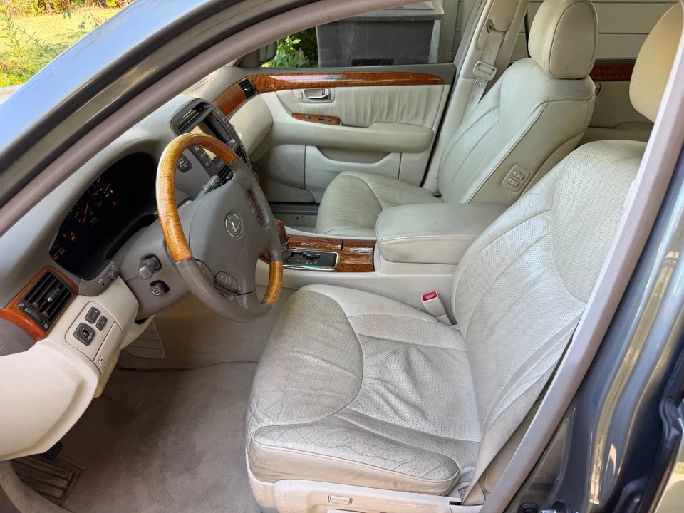 2003 Lexus LS 3rd Gen - Image 5 of 14