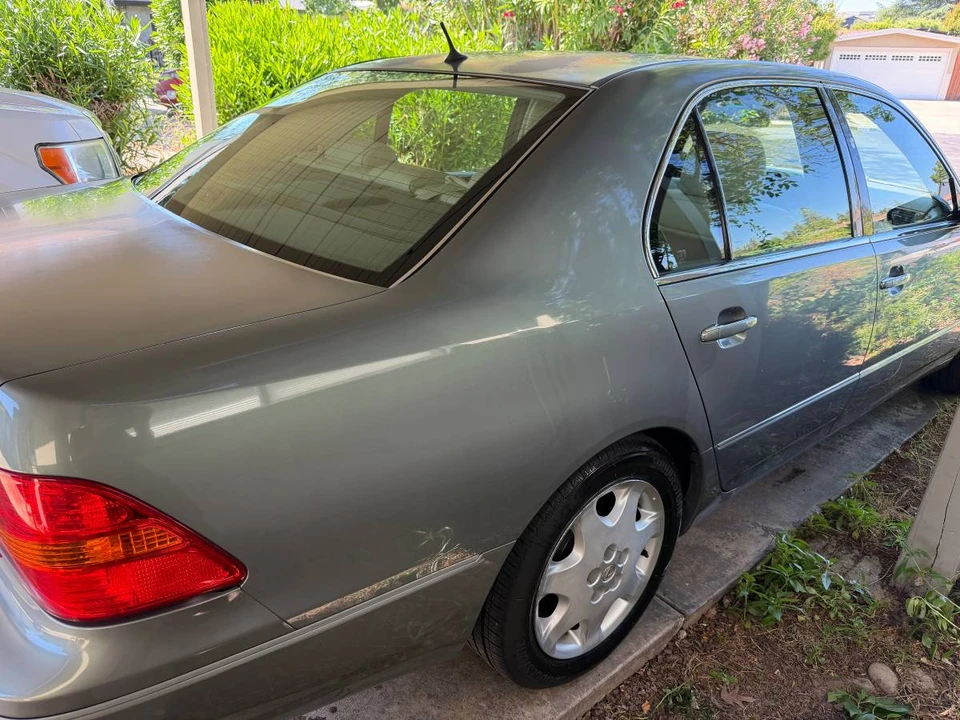 2003 Lexus LS 3rd Gen - Image 6 of 14