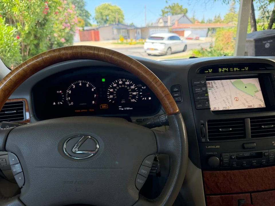 2003 Lexus LS 3rd Gen - Image 10 of 14