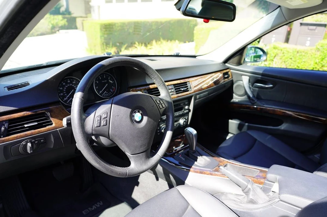 2008 BMW E90 3 Series Sedan - Image 13 of 19