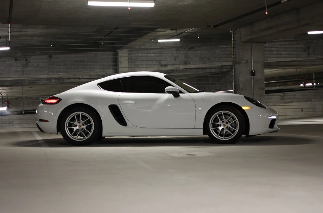 2017 Porsche 718 Cayman - Image 11 of 28