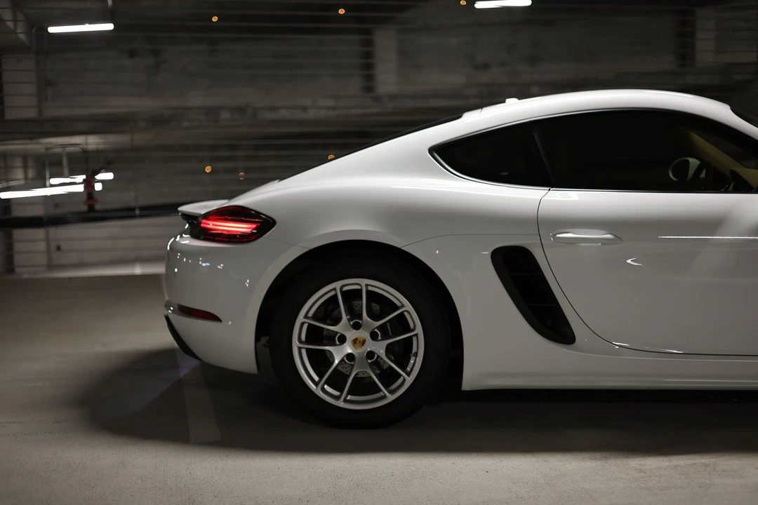 2017 Porsche 718 Cayman - Image 18 of 28
