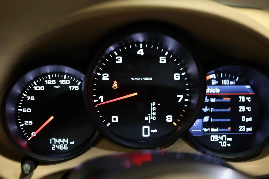 2017 Porsche 718 Cayman - Image 27 of 28