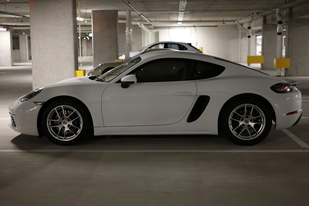 2017 Porsche 718 Cayman - Image 8 of 28