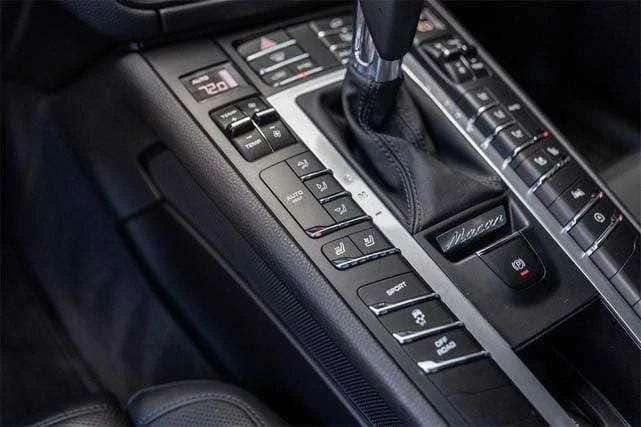 2021 Porsche Macan - Image 16 of 20