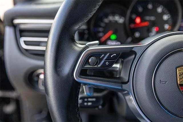 2021 Porsche Macan - Image 9 of 20