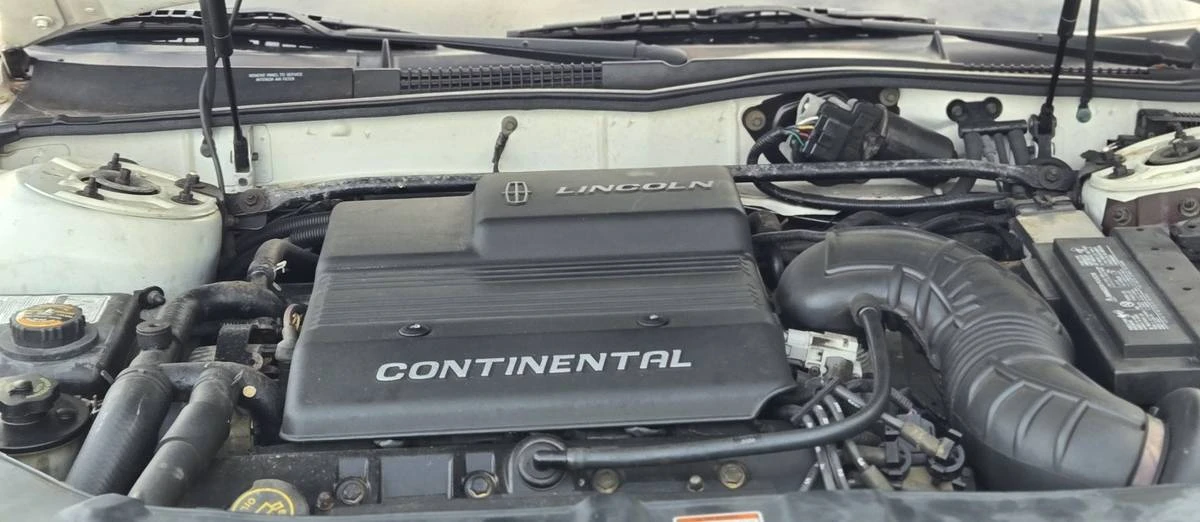 1996 Lincoln Continental 9th Gen - Image 8 of 13