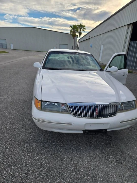 1996 Lincoln Continental 9th Gen - Image 10 of 13