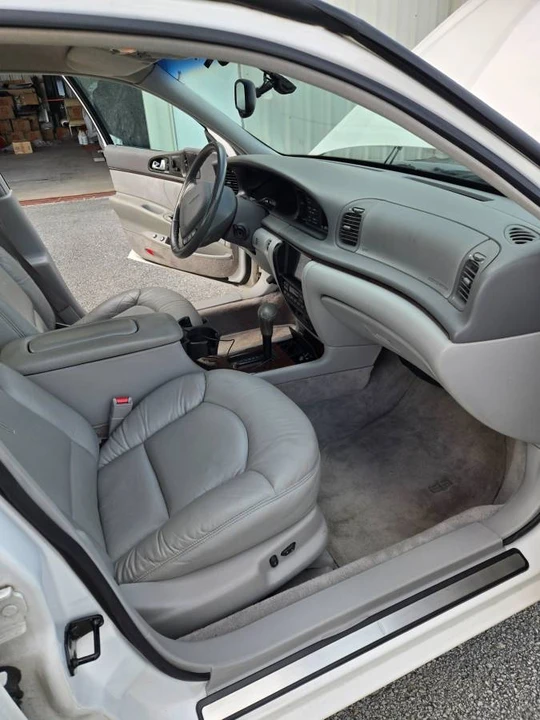 1996 Lincoln Continental 9th Gen - Image 9 of 13