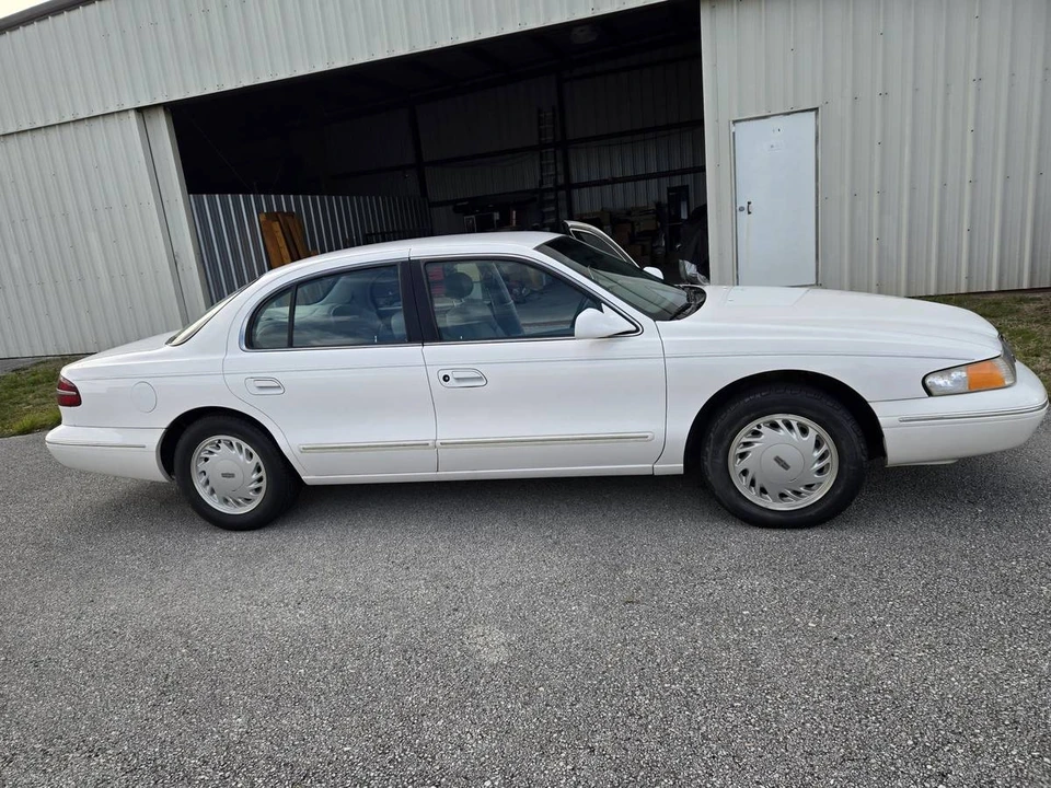 1996 Lincoln Continental 9th Gen - Image 11 of 13