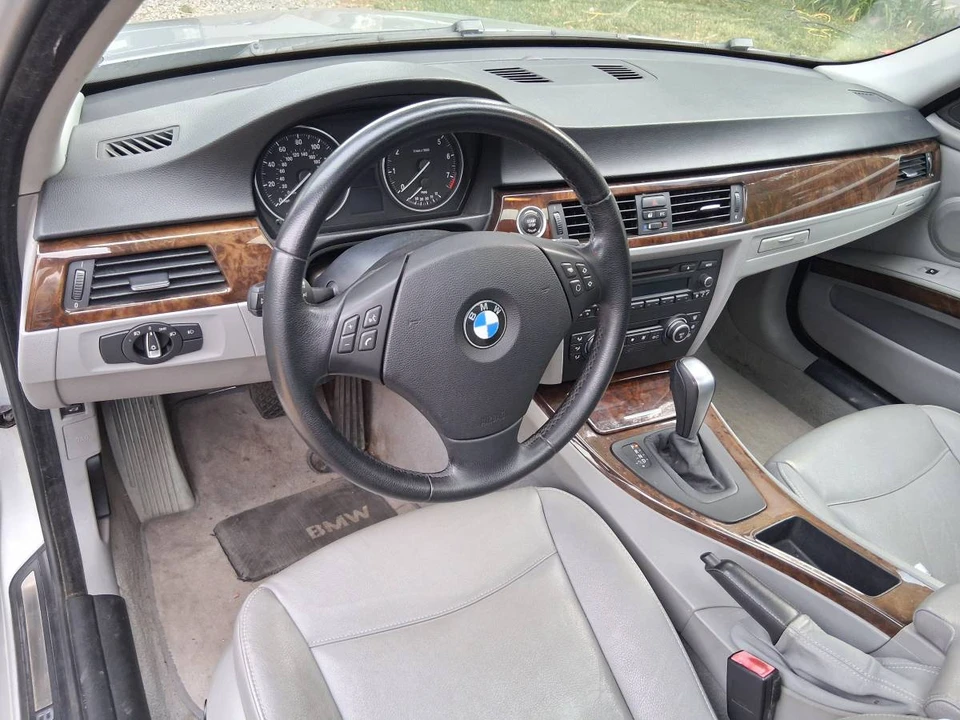 2009 BMW E90 3 Series Sedan - Image 8 of 18