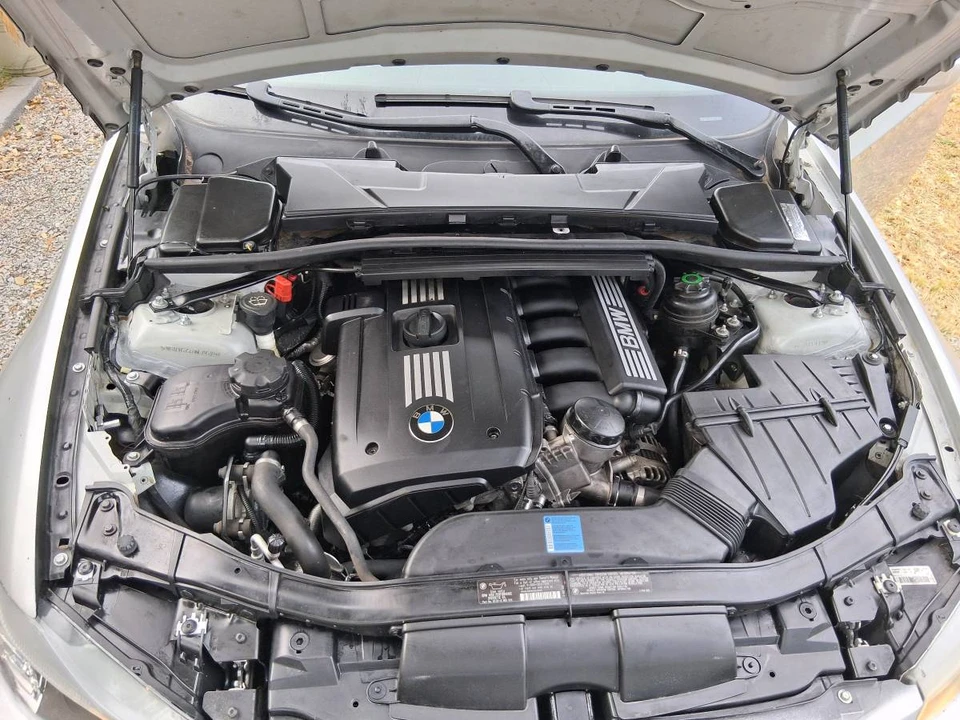 2009 BMW E90 3 Series Sedan - Image 12 of 18