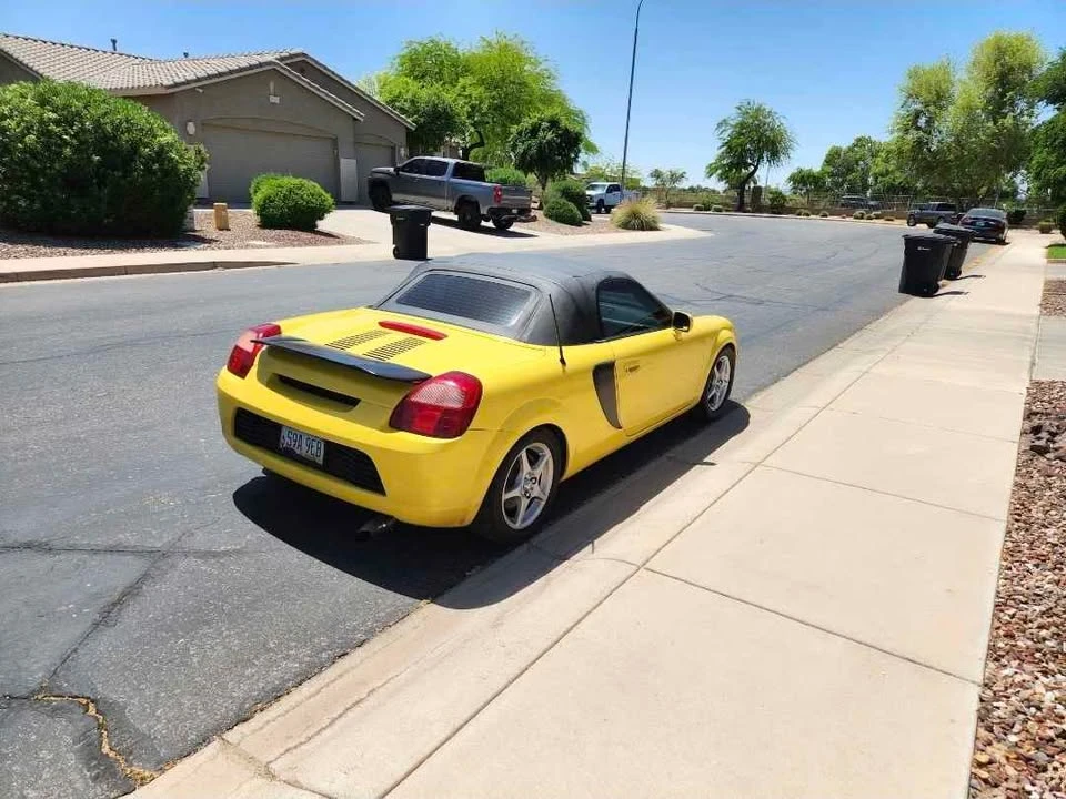 2001 Toyota MR2 Spyder/MR-S - Image 3 of 4