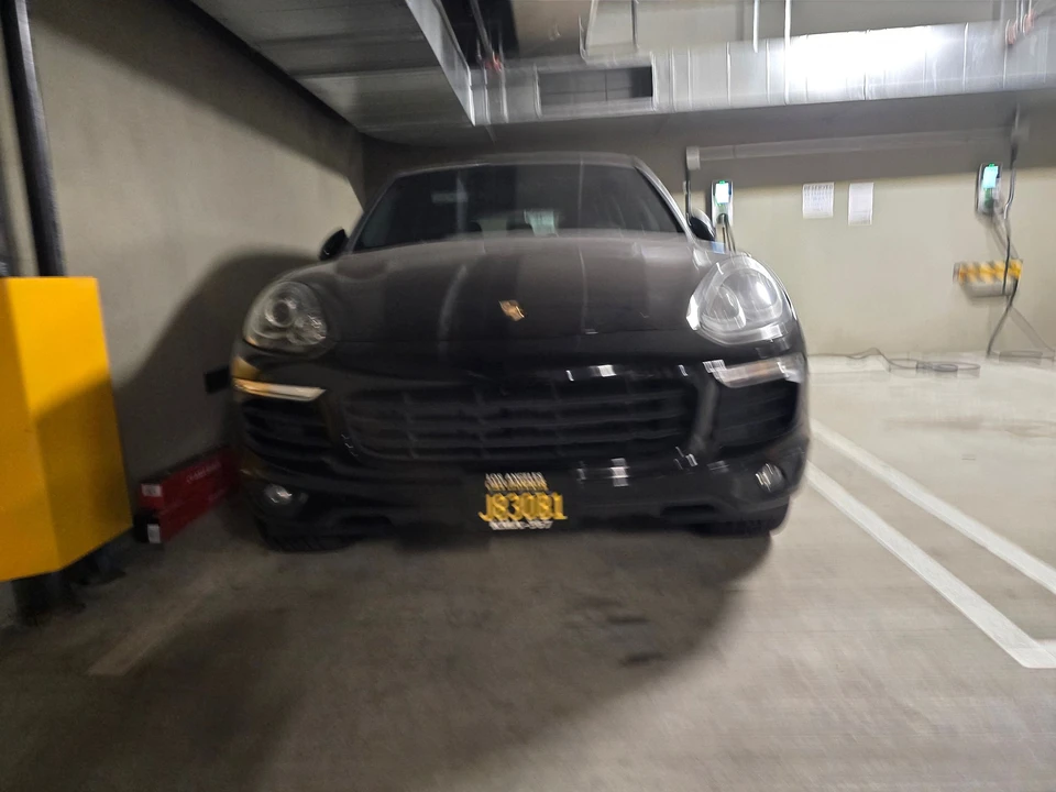 2017 Porsche 958 Cayenne - Image 6 of 16