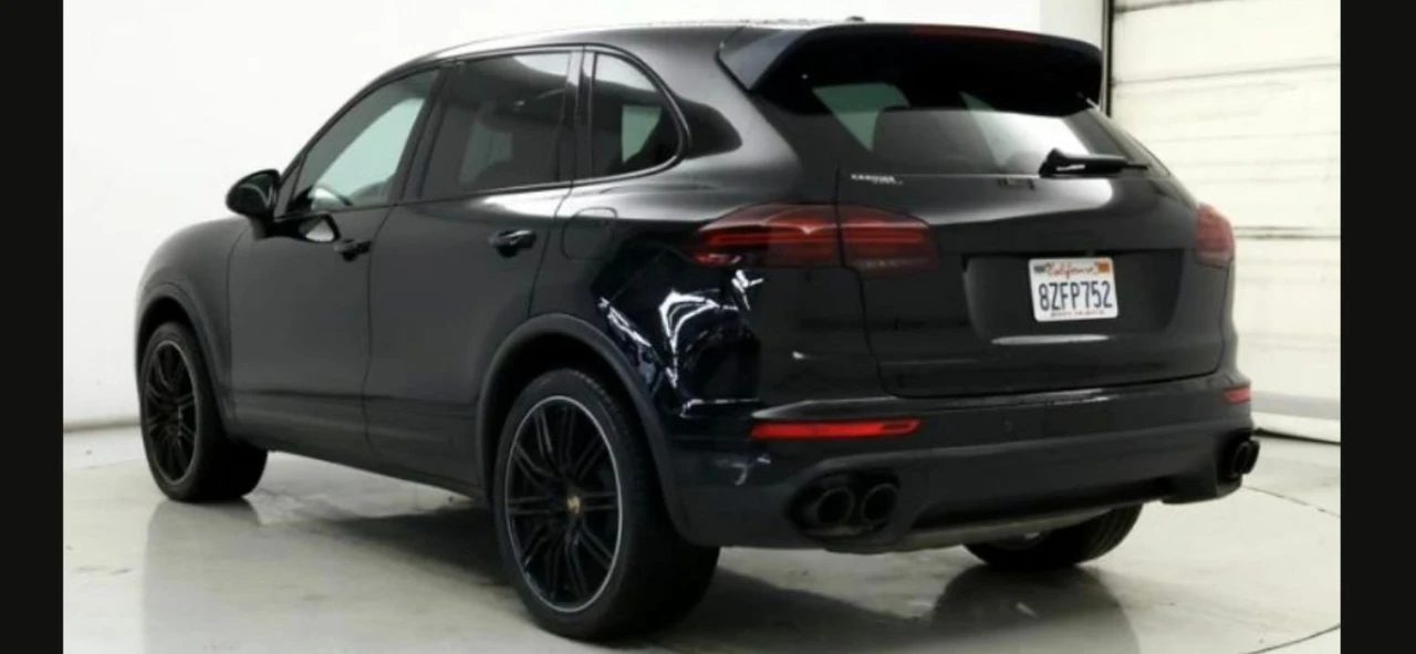 2017 Porsche 958 Cayenne - Image 4 of 16