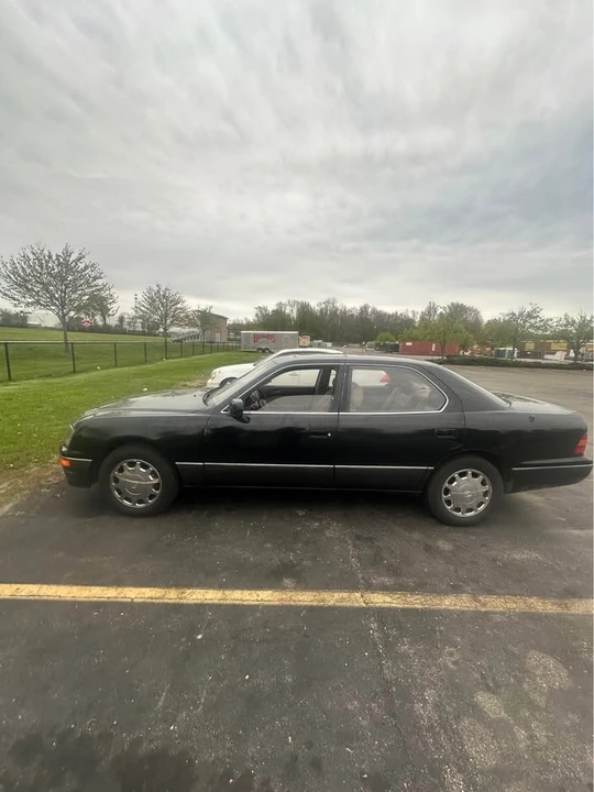 1997 Lexus LS 2nd Gen - Image 2 of 5