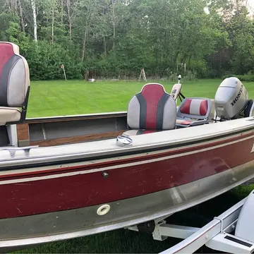 1987 Lund Boat Predator
