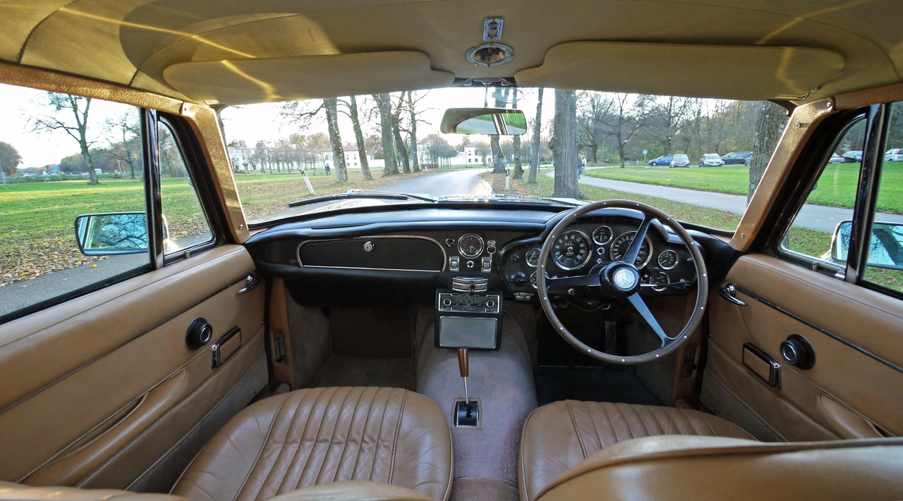Aston Martin DB6 - Image 7 of 20