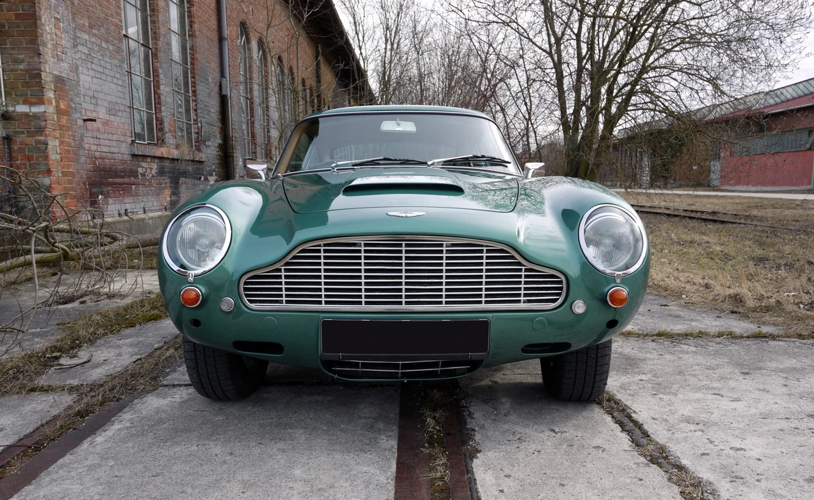 Aston Martin DB6 - Image 3 of 20