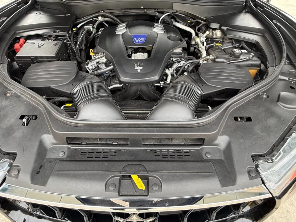 2020 Maserati Levante - Image 2 of 15
