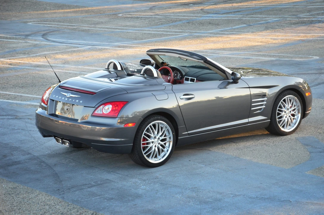 2005 Chrysler Crossfire - Image 10 of 31