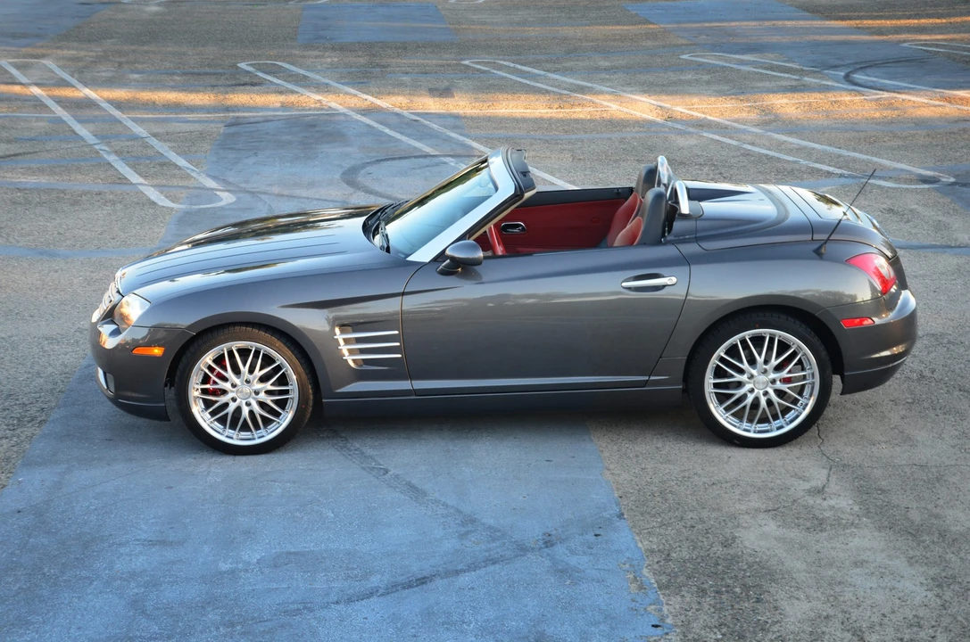 2005 Chrysler Crossfire - Image 6 of 31