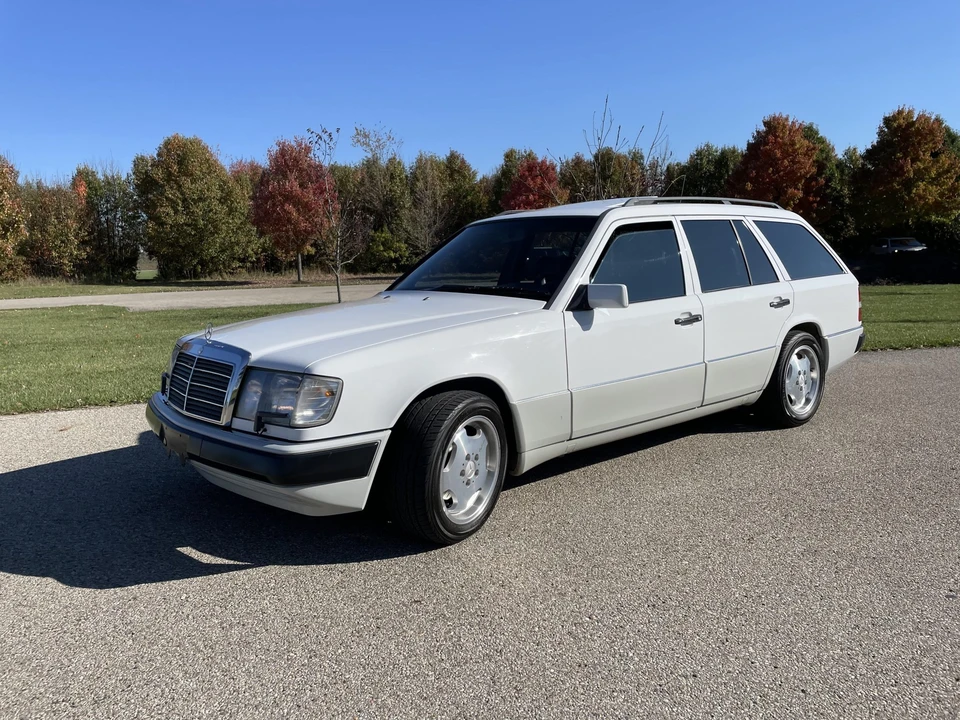 1990 Mercedes-Benz W124 E-Class - Image 2 of 31