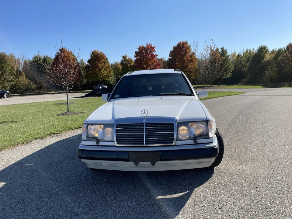 1990 Mercedes-Benz W124 E-Class - Image 10 of 31