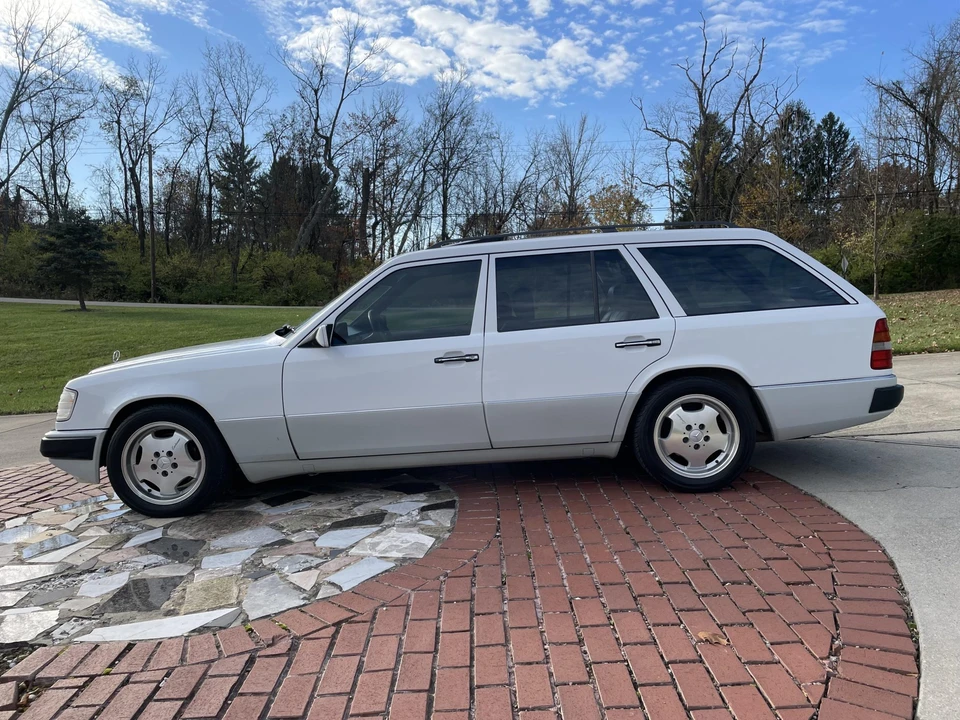 1990 Mercedes-Benz W124 E-Class - Image 13 of 31