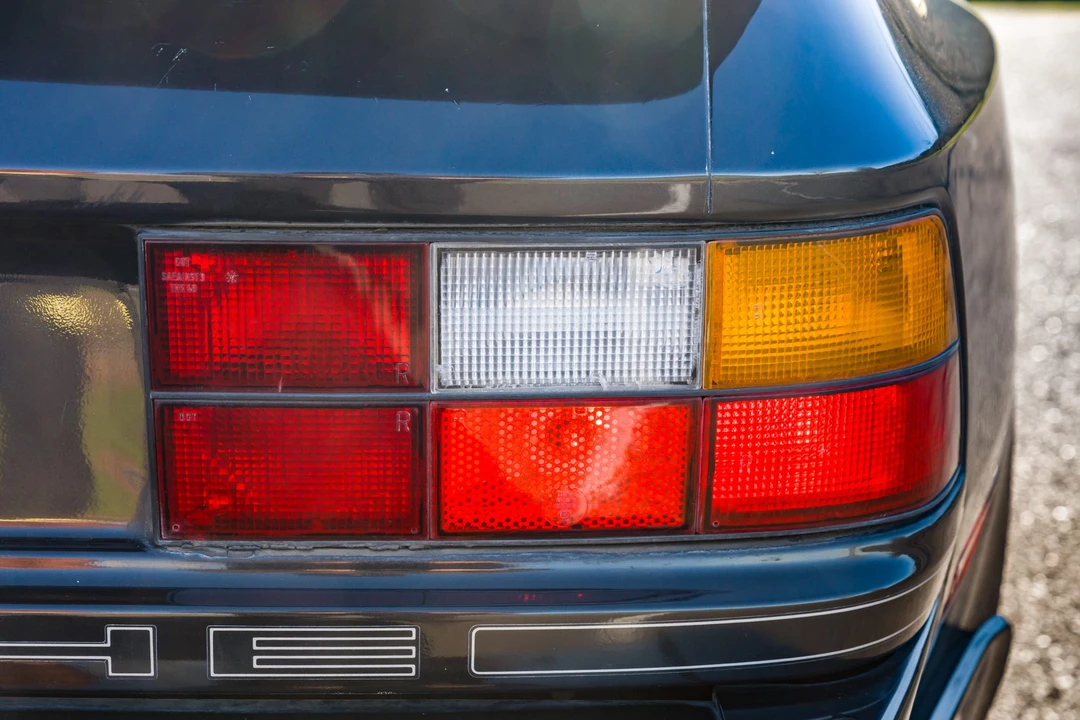 1989 Porsche 944 Turbo - Image 15 of 31