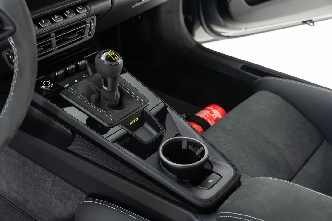 2022 Porsche 992 GT3 - Image 19 of 31