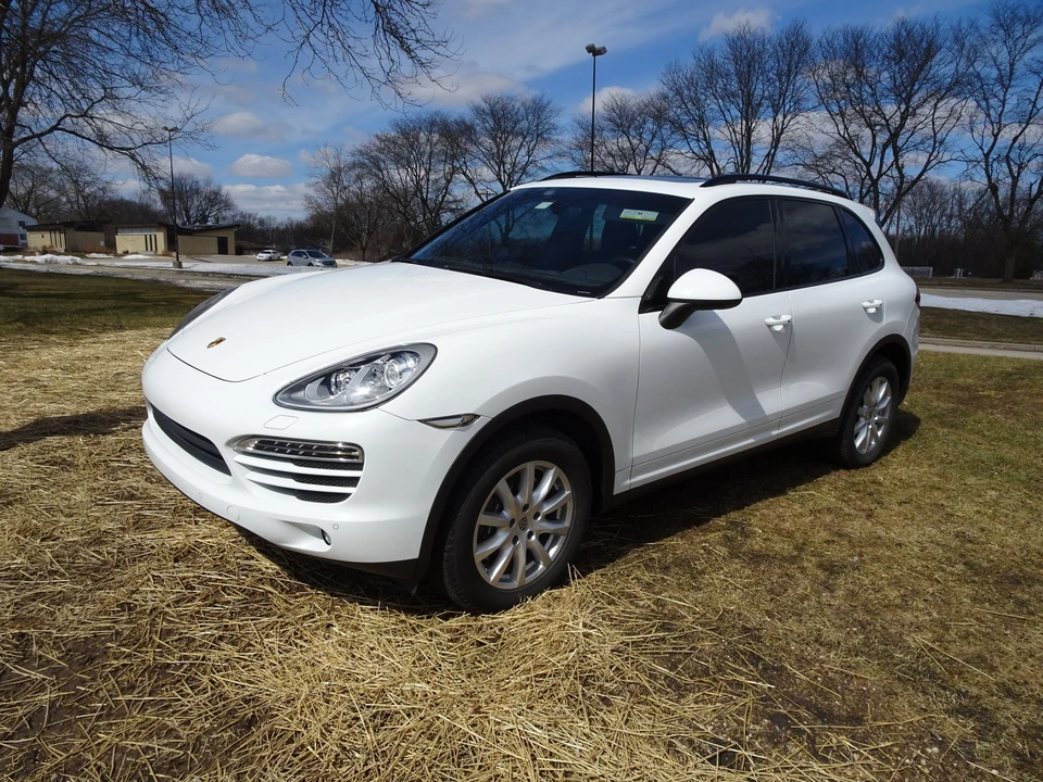 2014 Porsche 958 Cayenne - Image 2 of 9