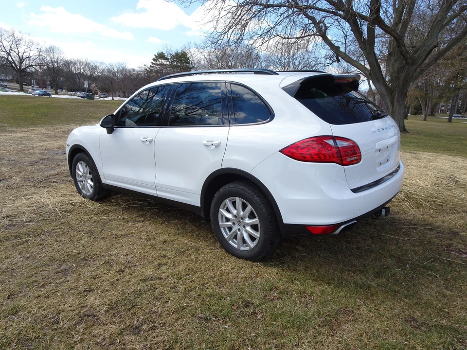 2014 Porsche 958 Cayenne - Image 5 of 9