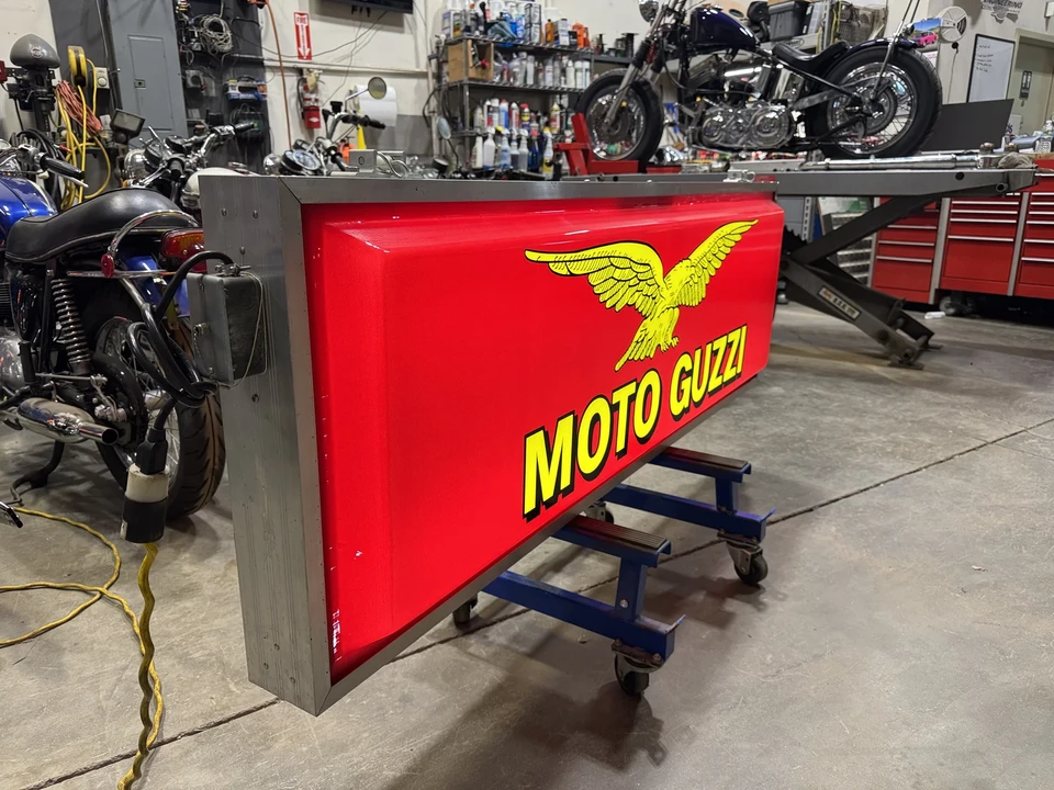 Moto Guzzi - Image 9 of 18