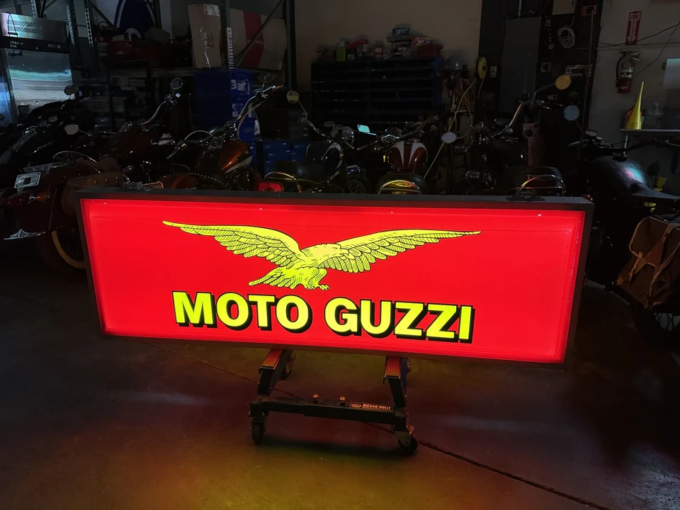 Moto Guzzi - Image 6 of 18