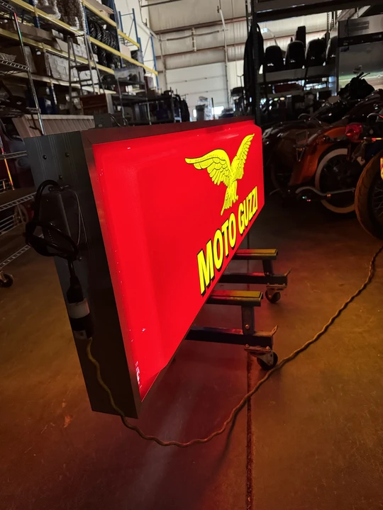 Moto Guzzi - Image 8 of 18
