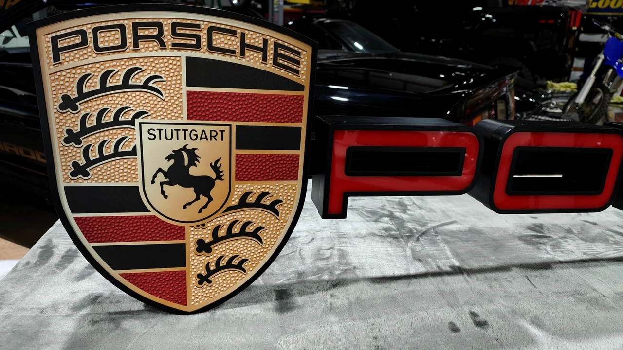 Porsche - Image 11 of 17
