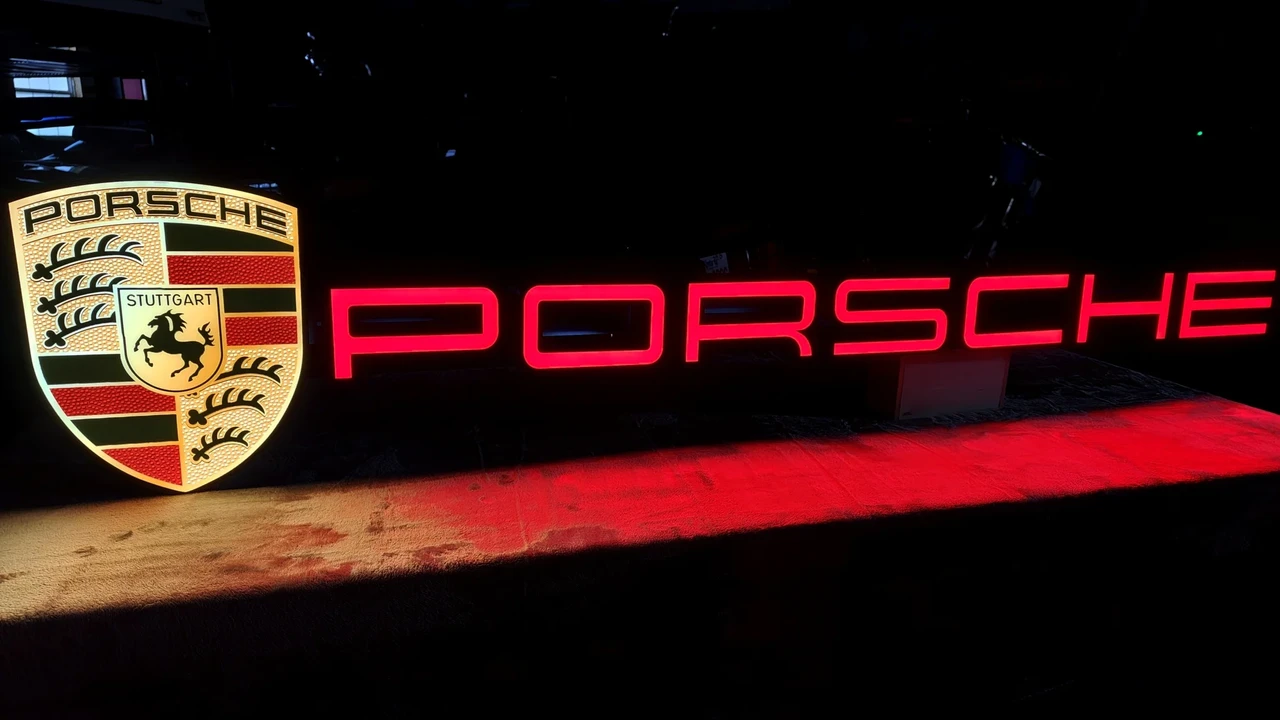 Porsche - Image 2 of 17