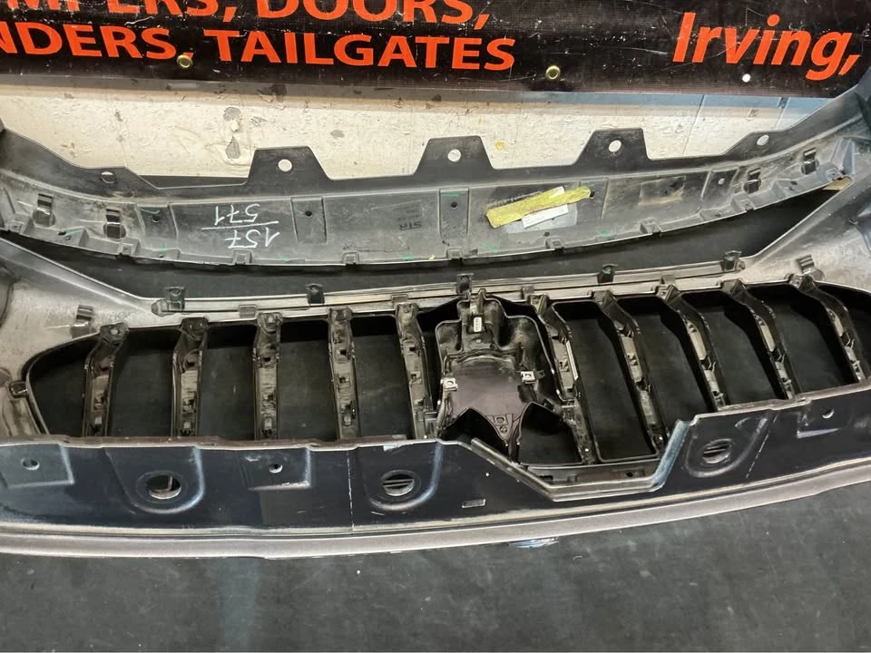 2018 Parts & Memorabilia Bodywork - Image 7 of 10